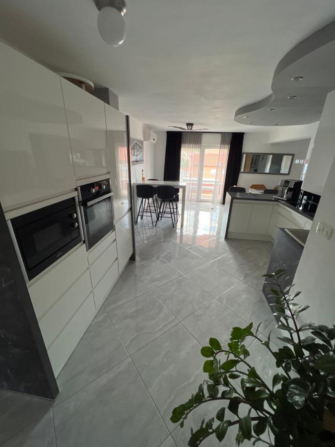 Apartments Cosic Кленовица Экстерьер фото